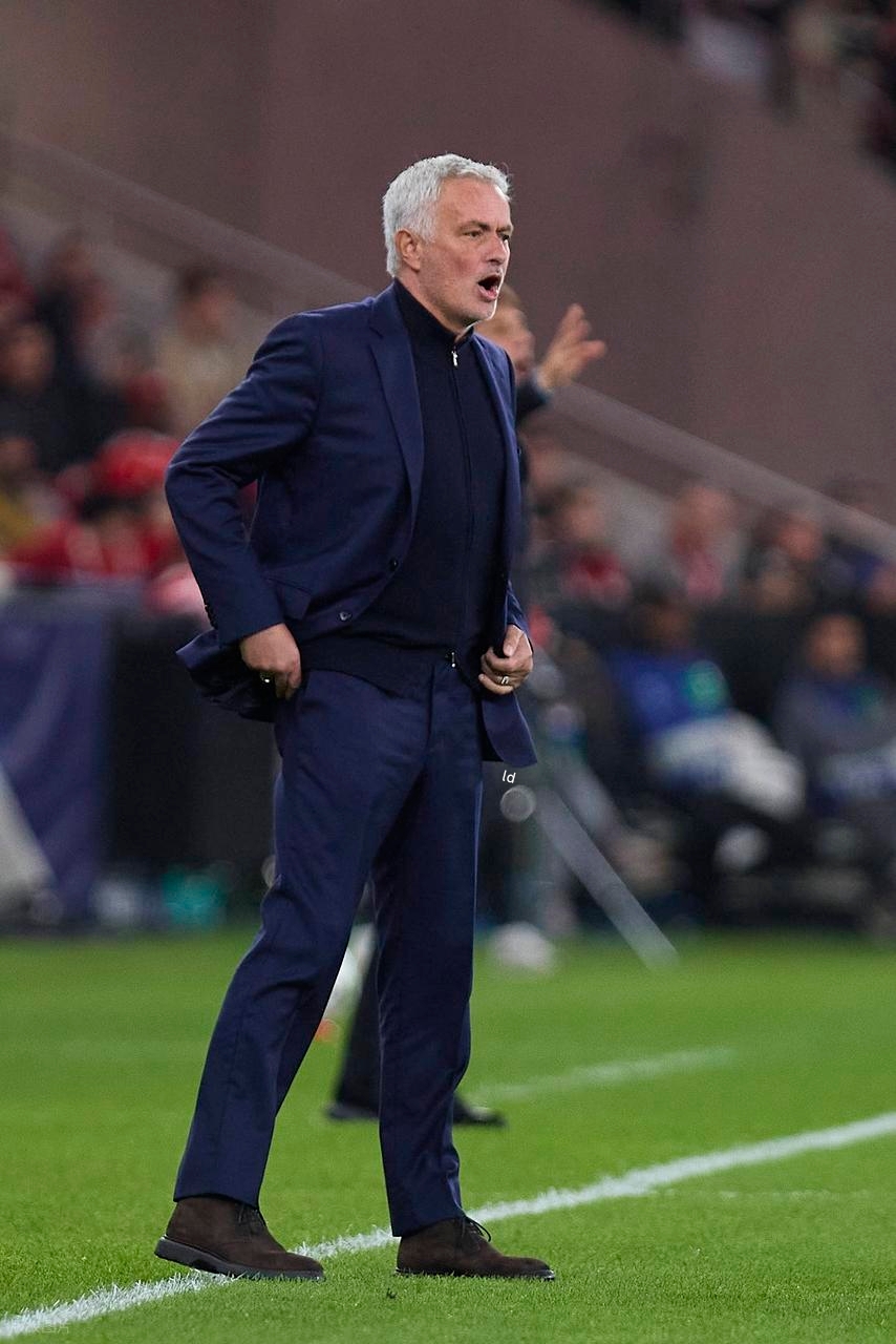 kpl联赛直播 -风云突变拜仁慕尼黑今晨再遭质疑本菲卡主帅复盘备战西甲，今晨拜仁慕尼黑调整名单以备意甲看傻球迷 